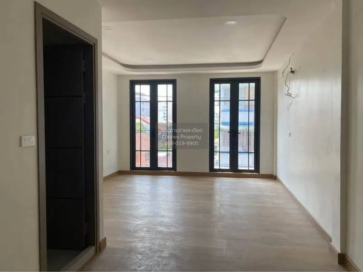 For Sale 4.5 - storey Commercial building 250 square meters Soi P