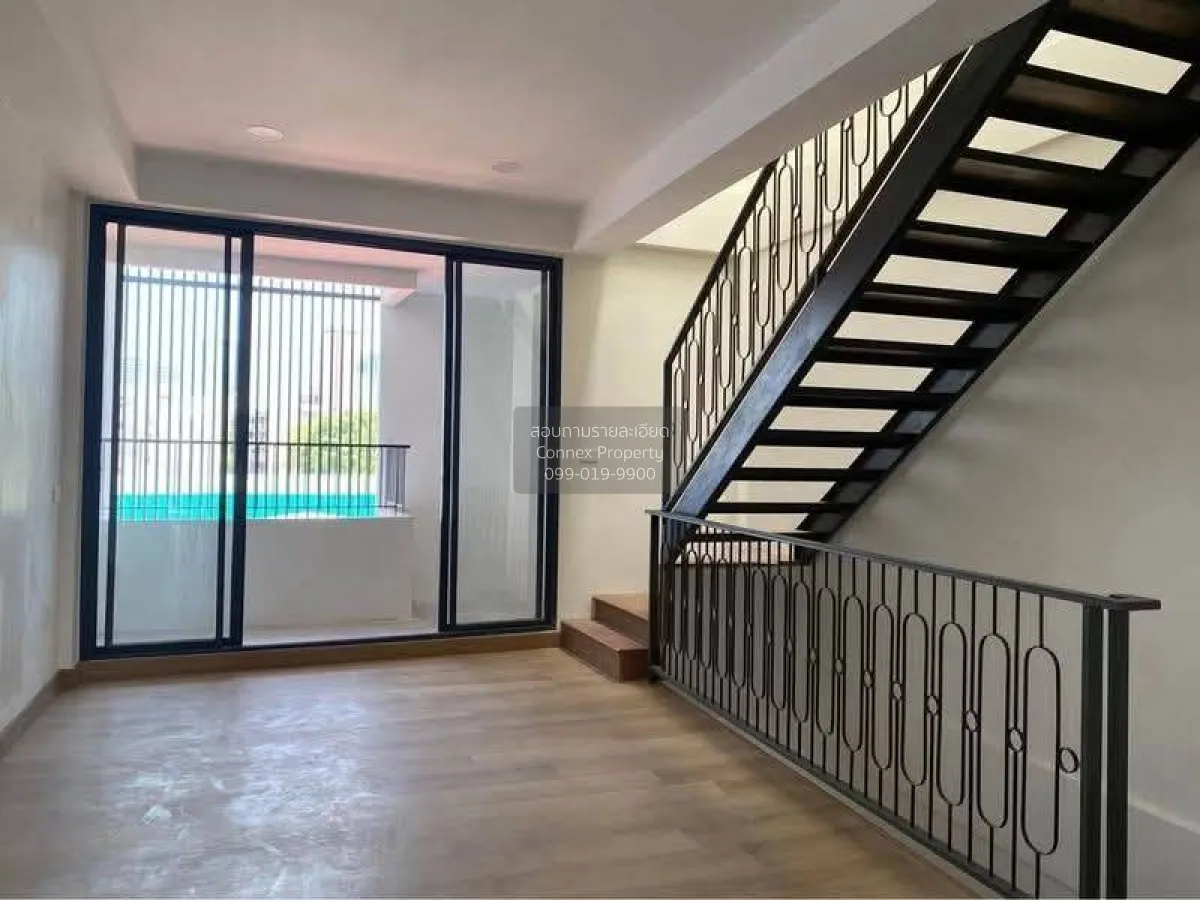 For Sale 4.5 - storey Commercial building 250 square meters Soi P