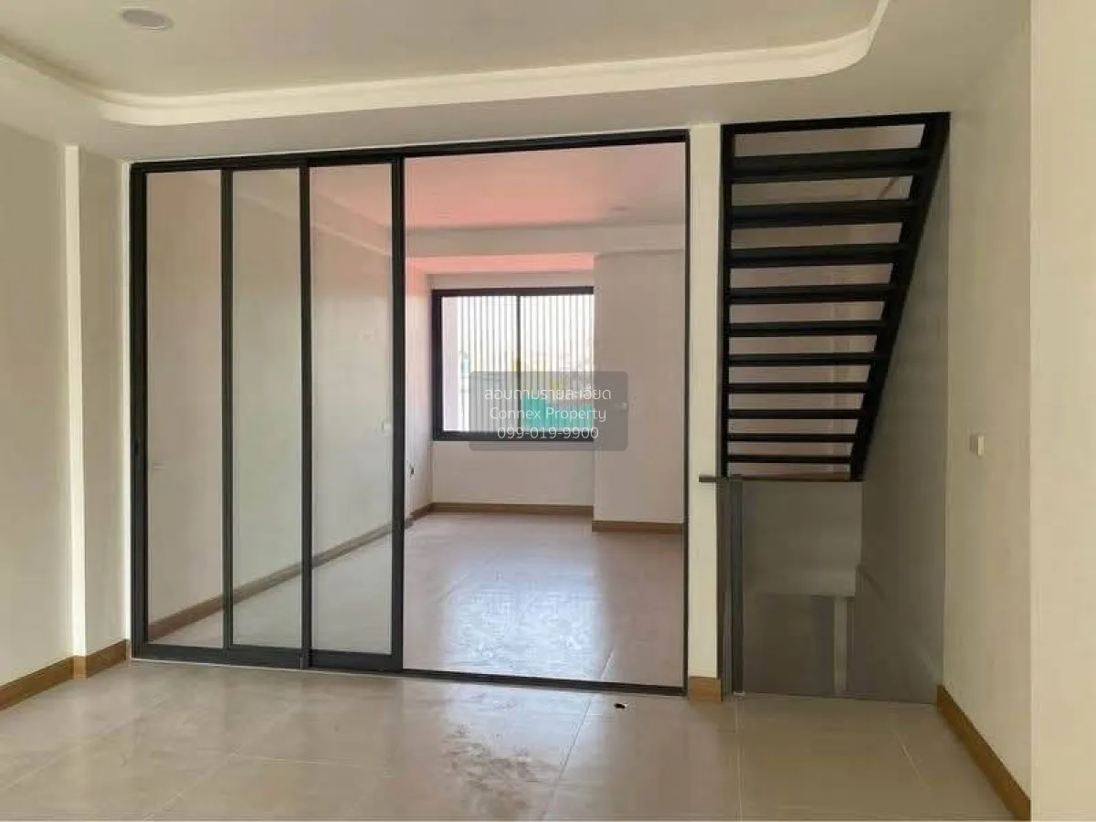 For Sale 4.5 - storey Commercial building 250 square meters Soi P