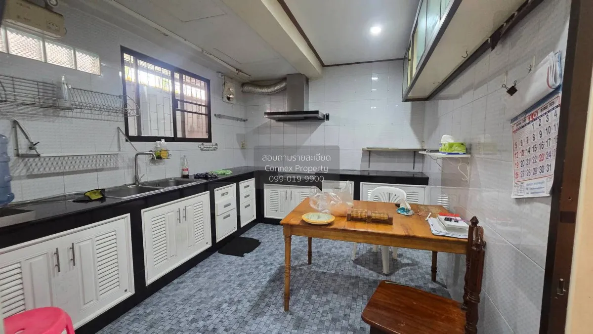 For Rent 5 - storey Commercial building area 660 square meters , 