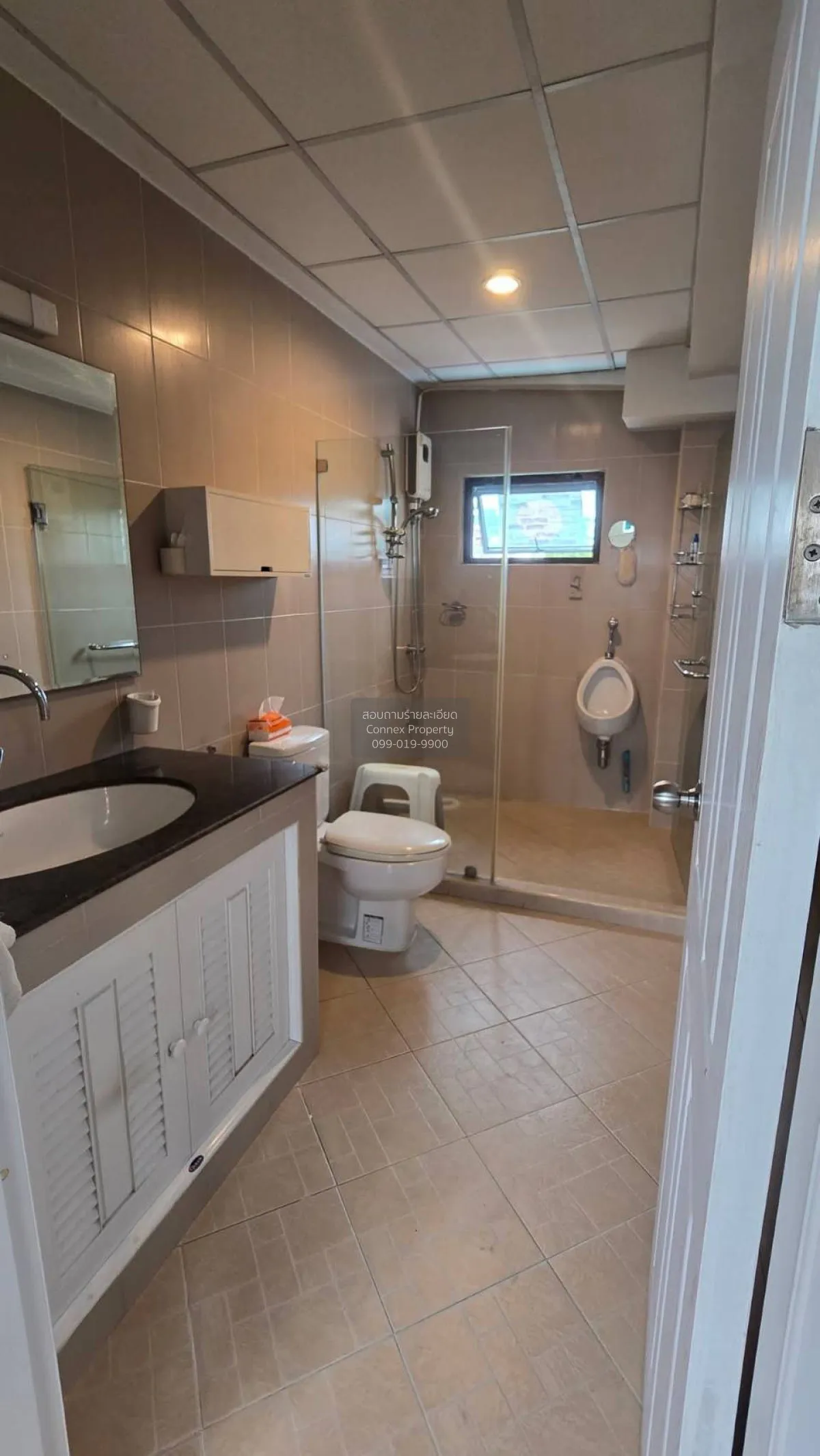 For Rent 5 - storey Commercial building area 660 square meters , 