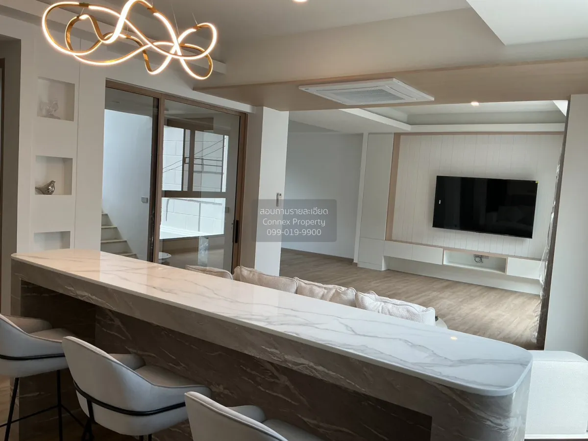 For Rent 4 - story townhouse 400 square meters Khlong Tan Nuea Wa 3