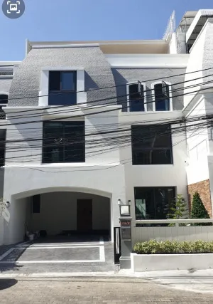 For Rent 4 - story townhouse 400 square meters Khlong Tan Nuea Watthana Bangkok. , Khlong Tan Nuea , Watthana , Bangkok , CX-140574