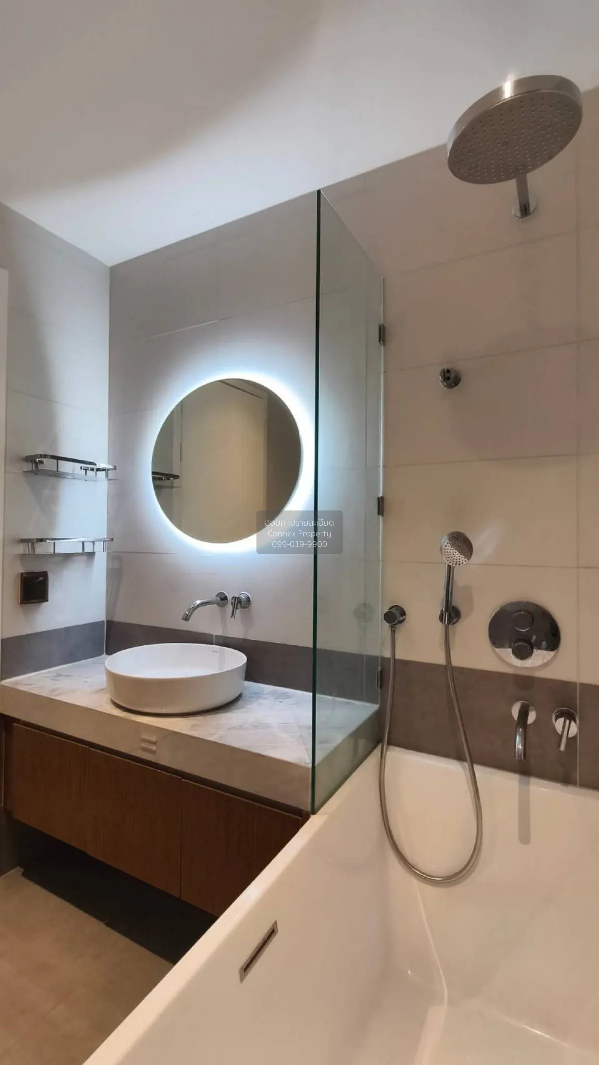 For Rent Condo , Holme Ekkamai 22 , corner unit , Khlong Tan Nuea