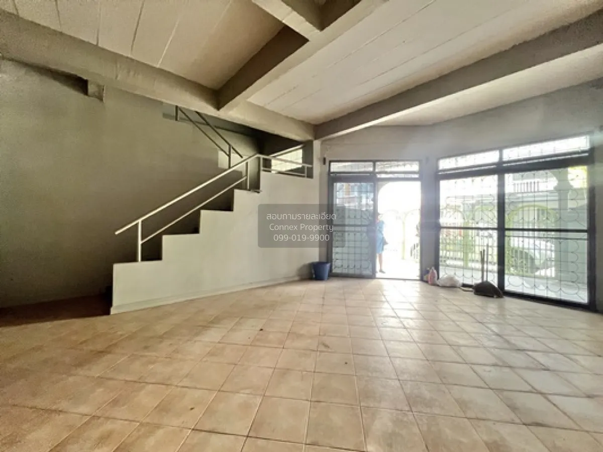 For Sale Townhouse/Townhome  , Baan Kasemsan , corner unit , MRT- 2