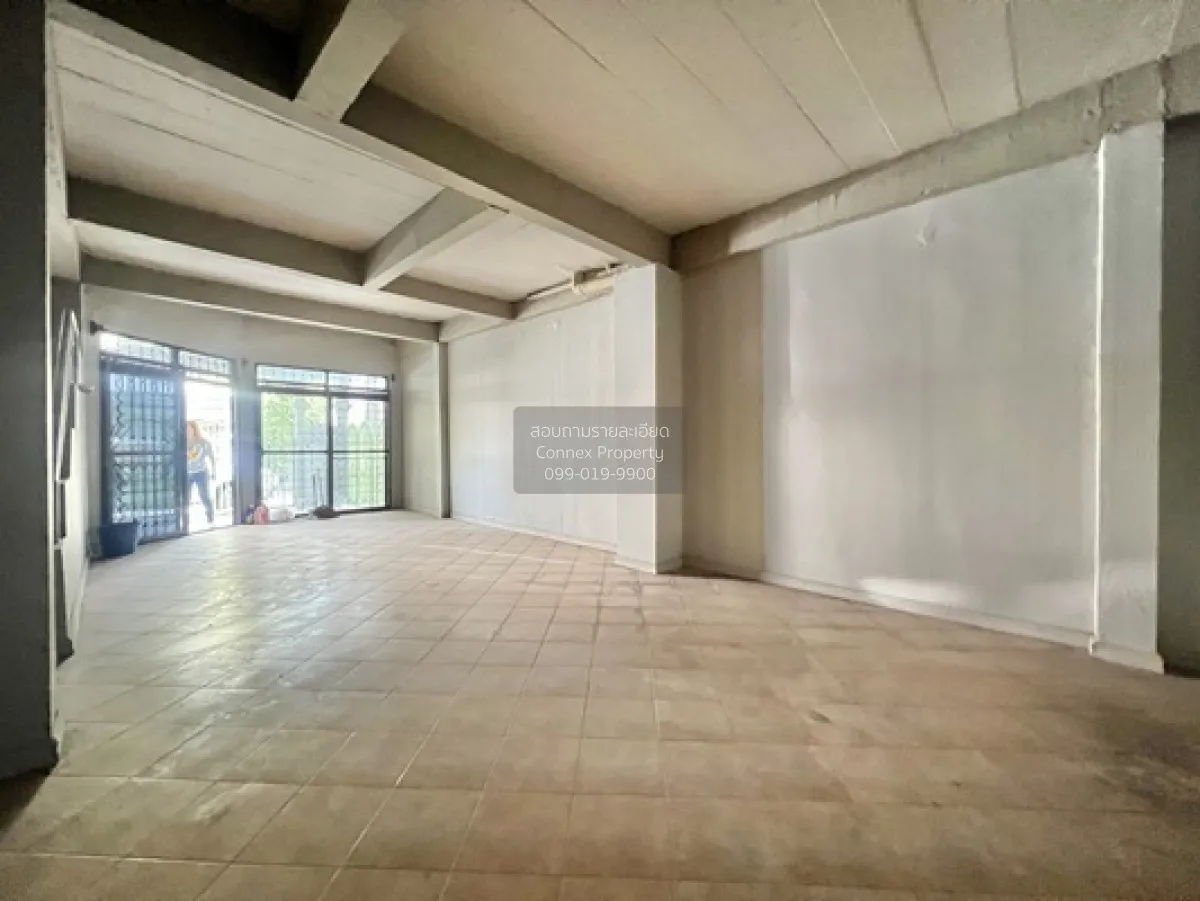 For Sale Townhouse/Townhome  , Baan Kasemsan , corner unit , MRT- 3