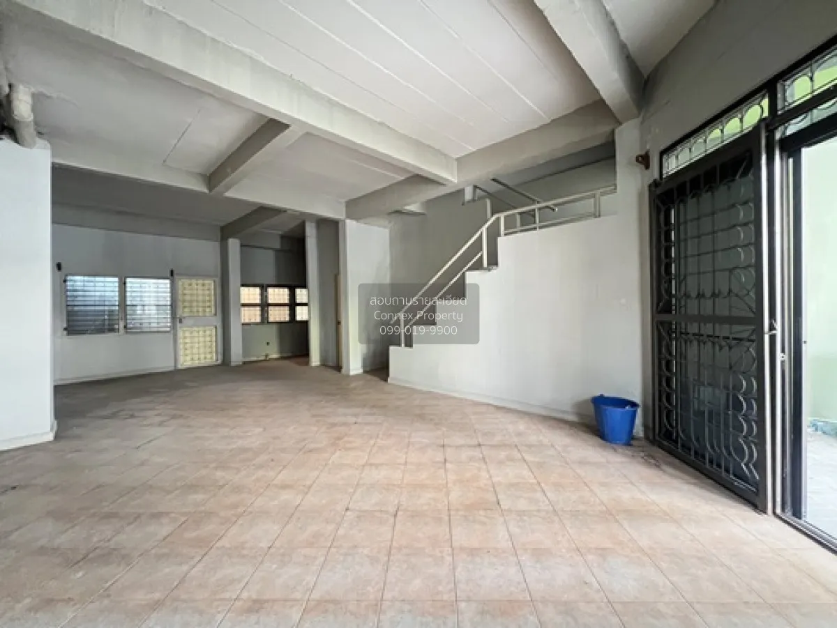 For Sale Townhouse/Townhome  , Baan Kasemsan , corner unit , MRT- 4