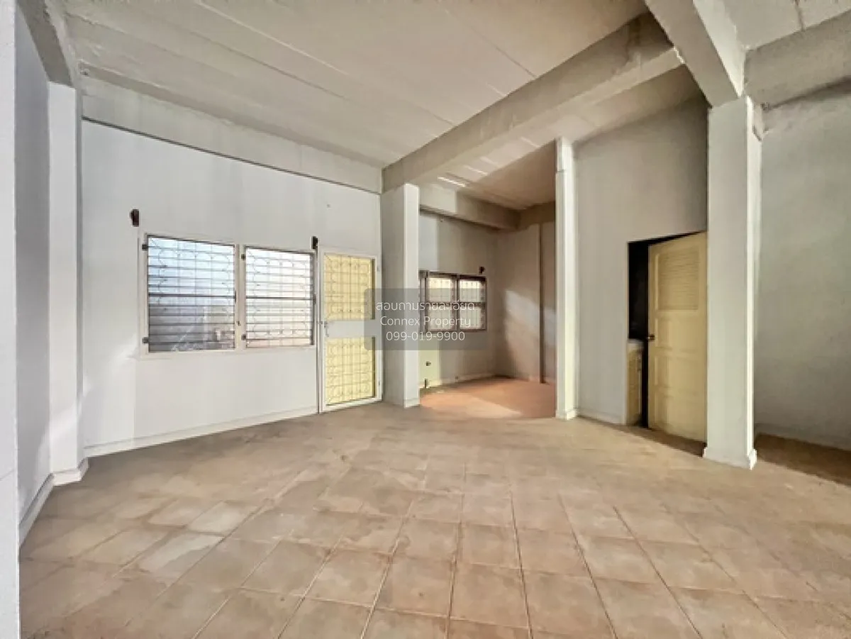 For Sale Townhouse/Townhome  , Baan Kasemsan , corner unit , MRT-