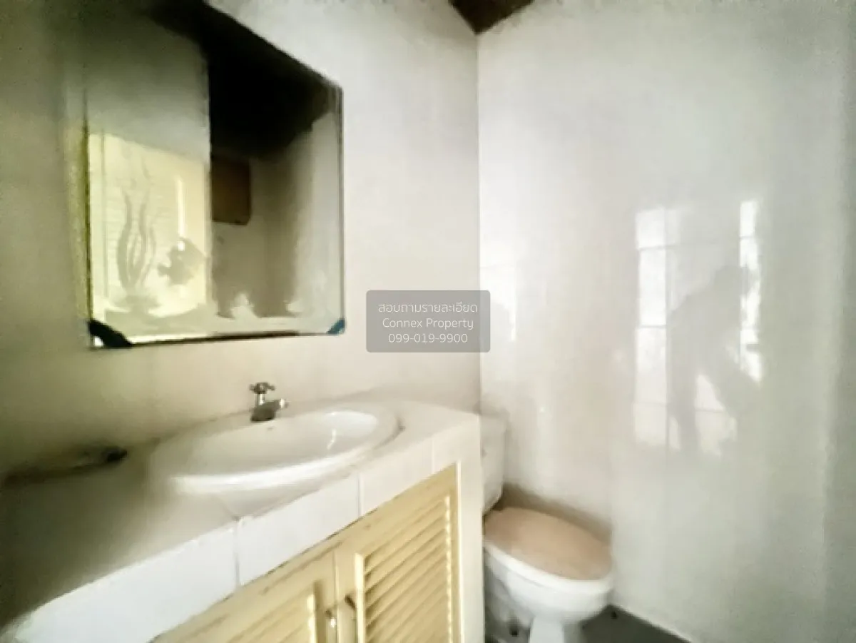 For Sale Townhouse/Townhome  , Baan Kasemsan , corner unit , MRT-