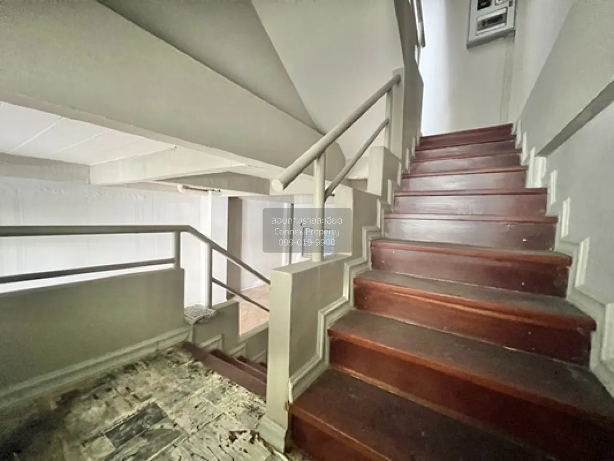 For Sale Townhouse/Townhome  , Baan Kasemsan , corner unit , MRT-