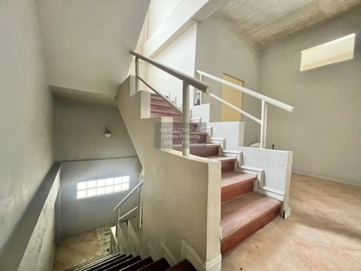 For Sale Townhouse/Townhome  , Baan Kasemsan , corner unit , MRT-