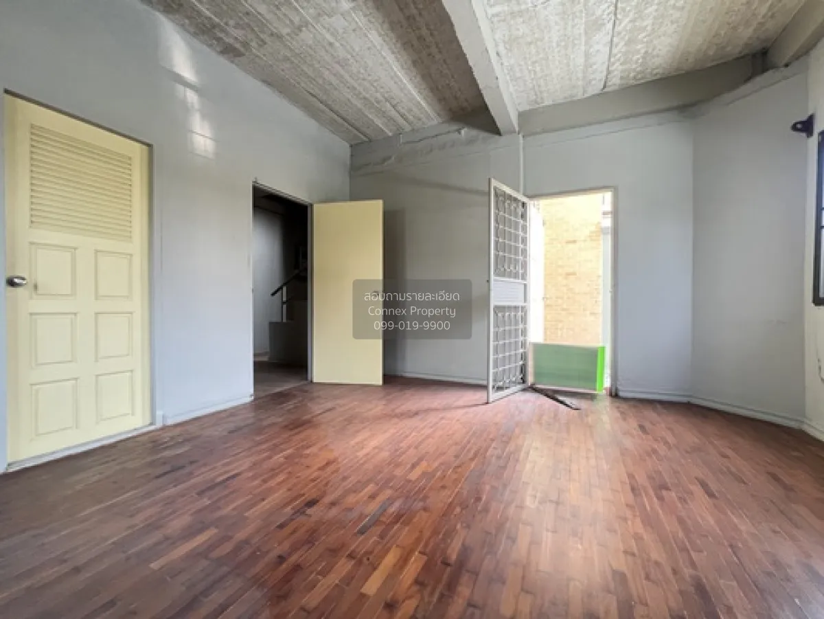 For Sale Townhouse/Townhome  , Baan Kasemsan , corner unit , MRT-