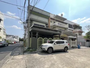 ขายทาวน์เฮ้าส์/ทาวน์โฮม  บ้านเกษมสันต์ ลาดพร้าว ห้องมุม MRT-ลาดพร้าว 71 (สายสีเหลือง) ลาดพร้าว เขต ลาดพร้าว กรุงเทพ CX-140952