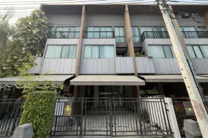 เช่าทาวน์เฮ้าส์/ทาวน์โฮม  บ้านกลางเมือง วัชรพล ออเงิน เขต สายไหม กรุงเทพ CX-141393