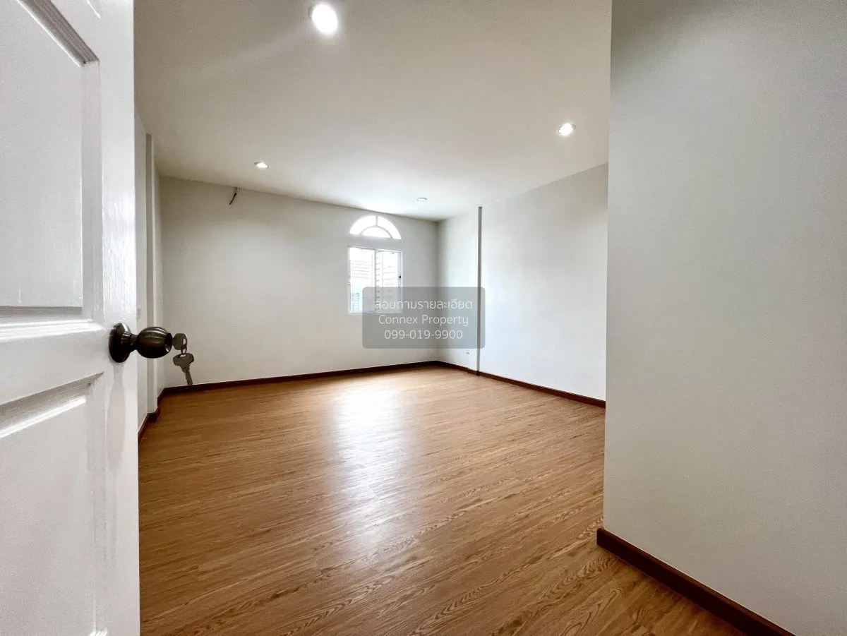 For Sale Townhouse/Townhome  , Loet Ubon 4 Village , Lat Phrao , 