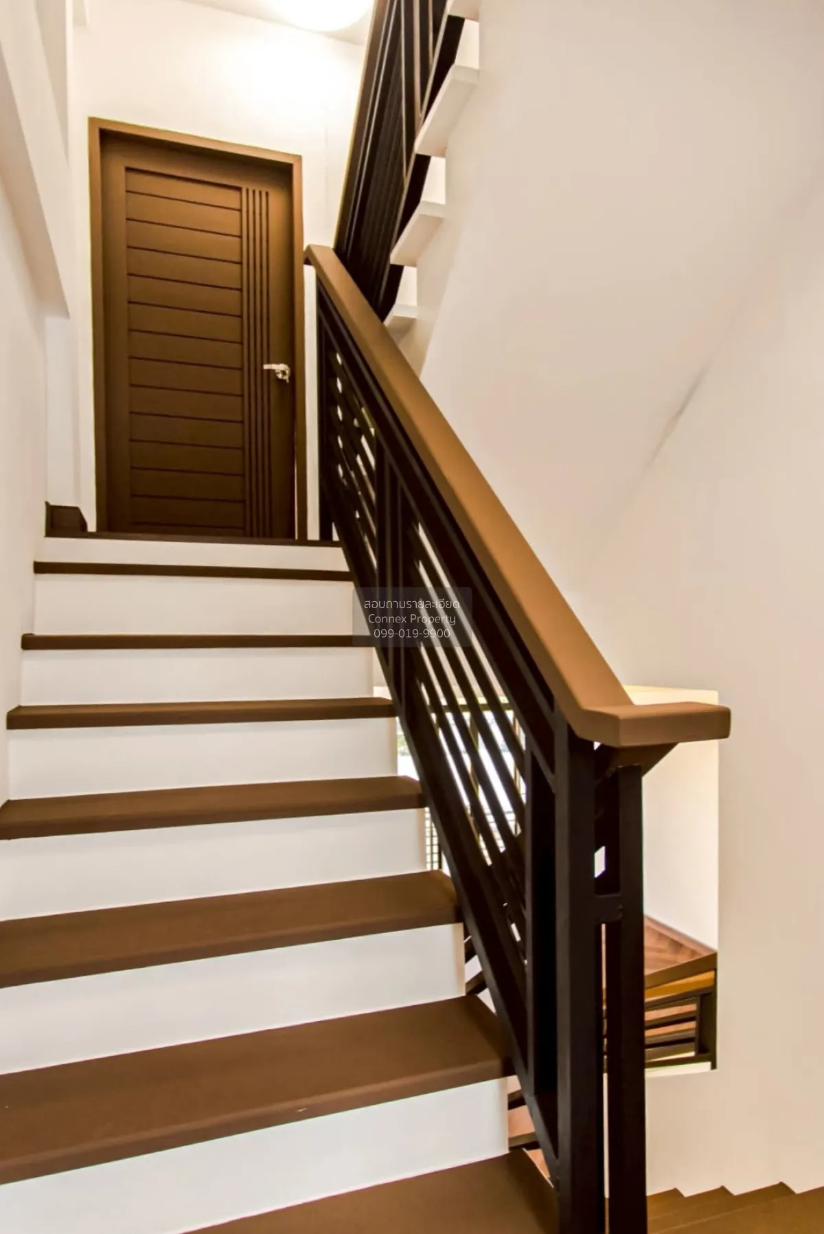 For Sale Townhome, 3-story, located on Ramintra Expressway, Pradi