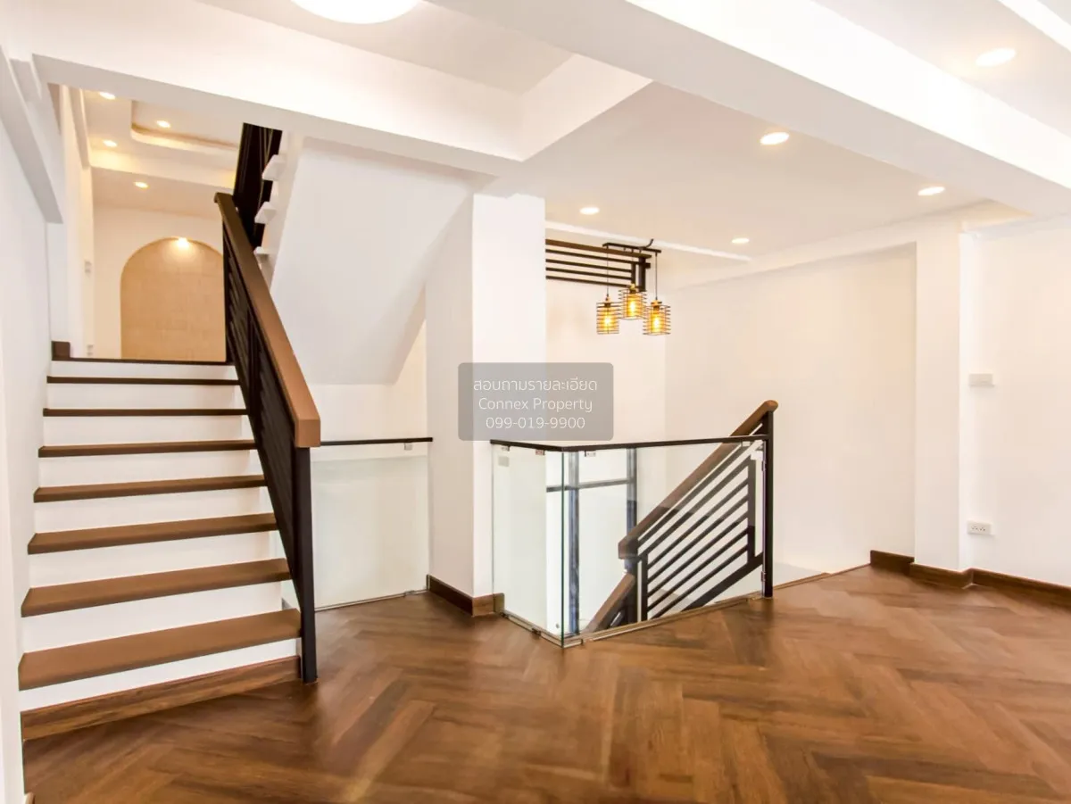 For Sale Townhome, 3-story, located on Ramintra Expressway, Pradi