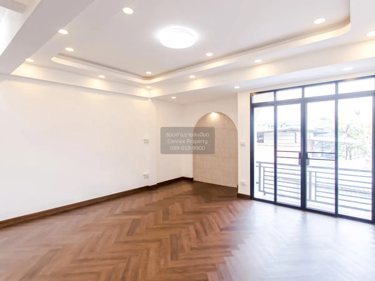 For Sale Townhome, 3-story, located on Ramintra Expressway, Pradi