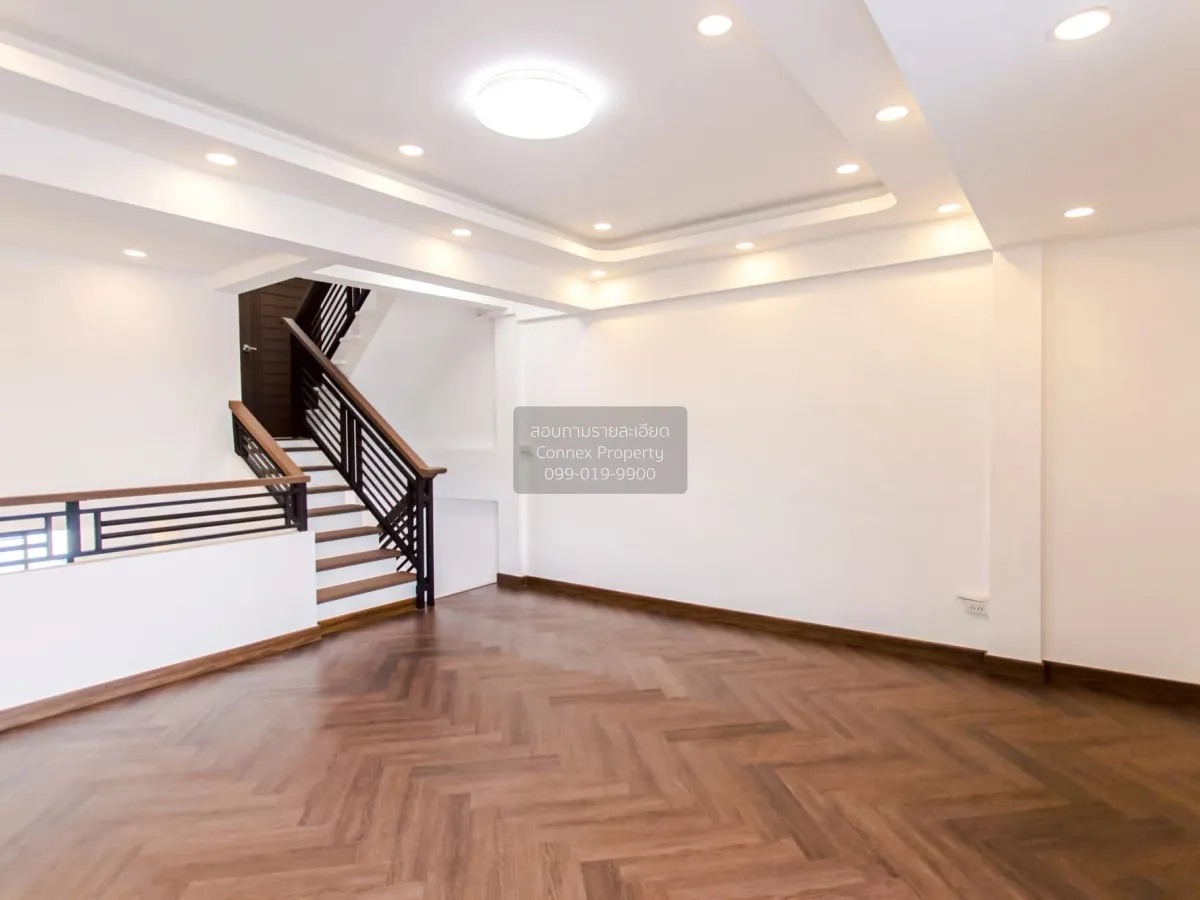 For Sale Townhome, 3-story, located on Ramintra Expressway, Pradi