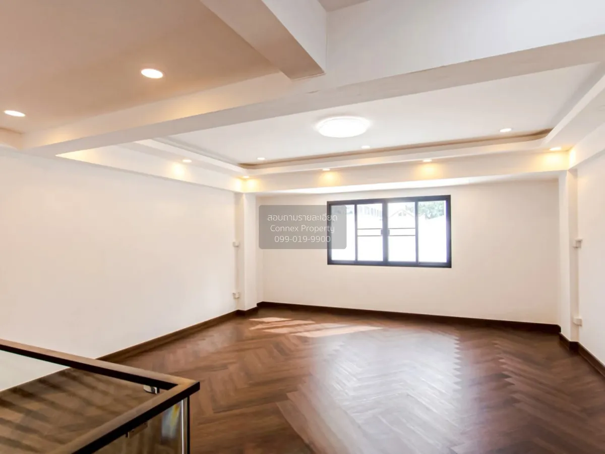 For Sale Townhome, 3-story, located on Ramintra Expressway, Pradi