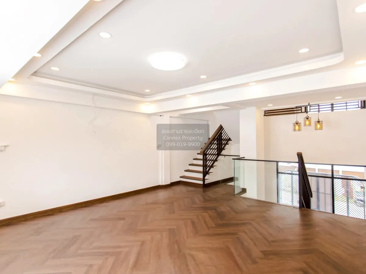 For Sale Townhome, 3-story, located on Ramintra Expressway, Pradi