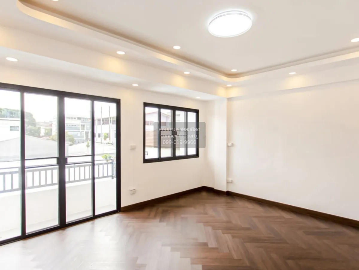 For Sale Townhome, 3-story, located on Ramintra Expressway, Pradi