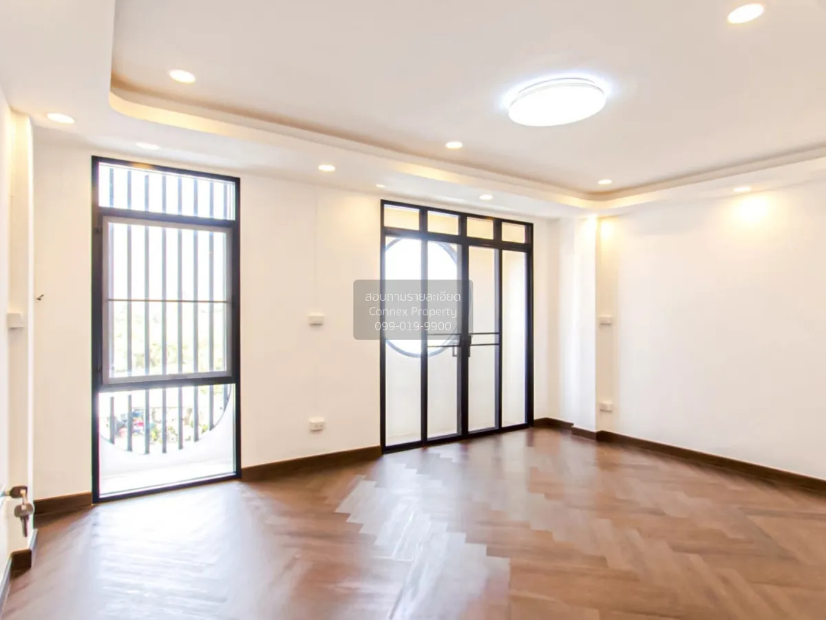 For Sale Townhome, 3-story, located on Ramintra Expressway, Pradi