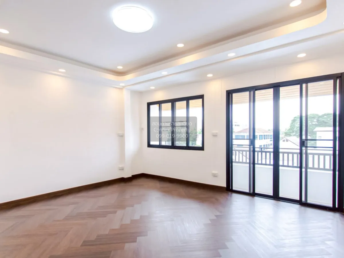 For Sale Townhome, 3-story, located on Ramintra Expressway, Pradi