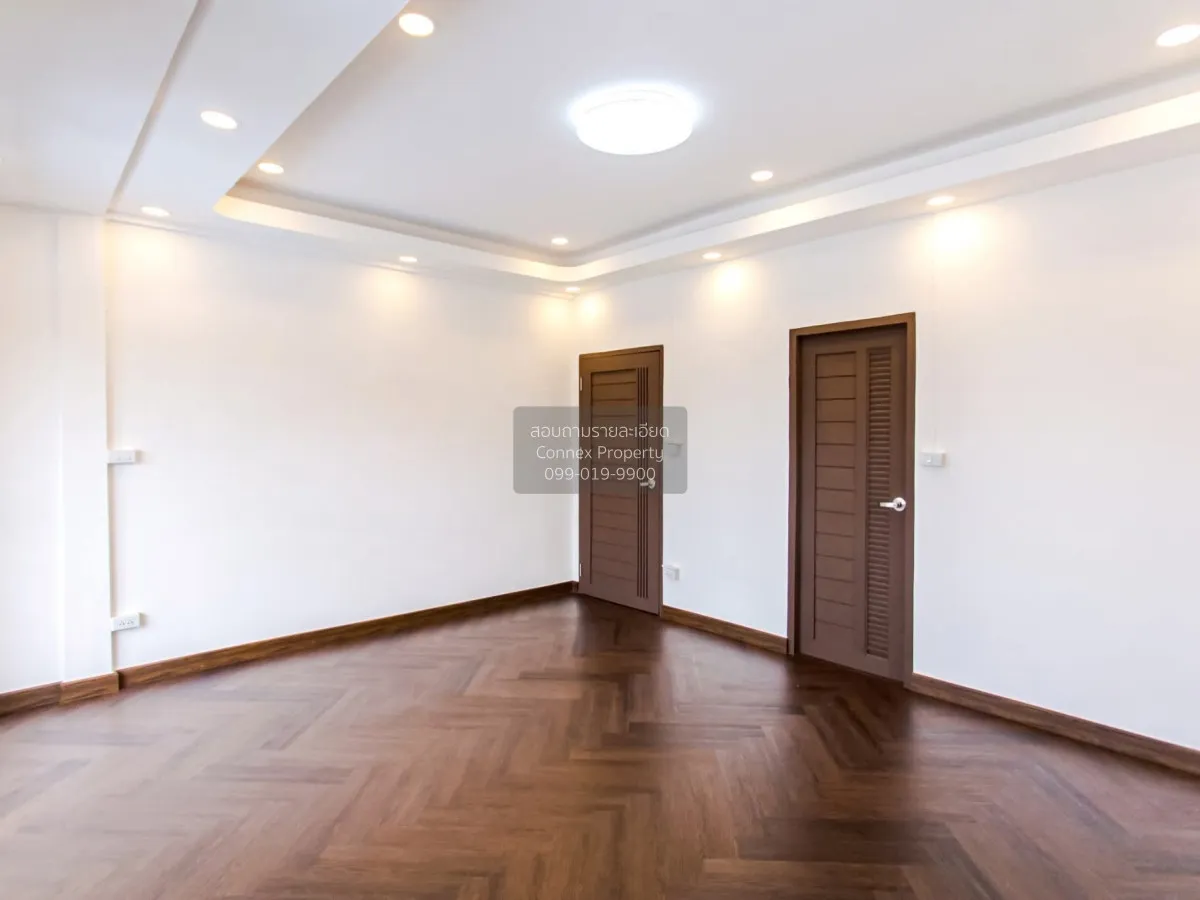 For Sale Townhome, 3-story, located on Ramintra Expressway, Pradi