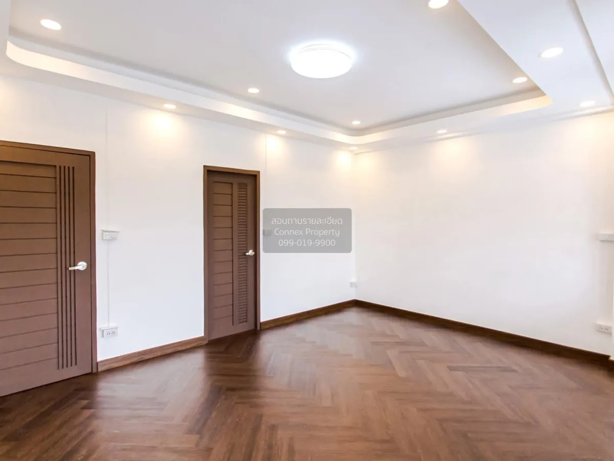 For Sale Townhome, 3-story, located on Ramintra Expressway, Pradi