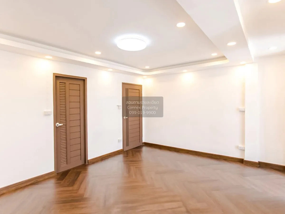 For Sale Townhome, 3-story, located on Ramintra Expressway, Pradi