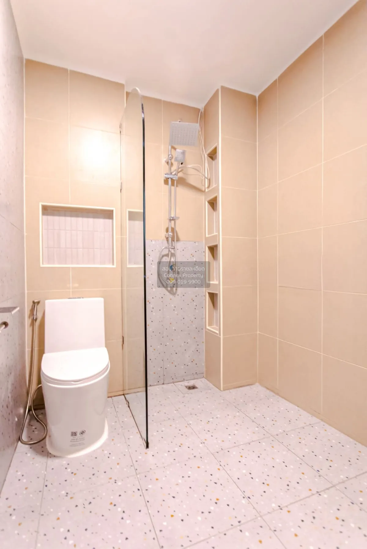 For Sale Townhome, 3-story, located on Ramintra Expressway, Pradi