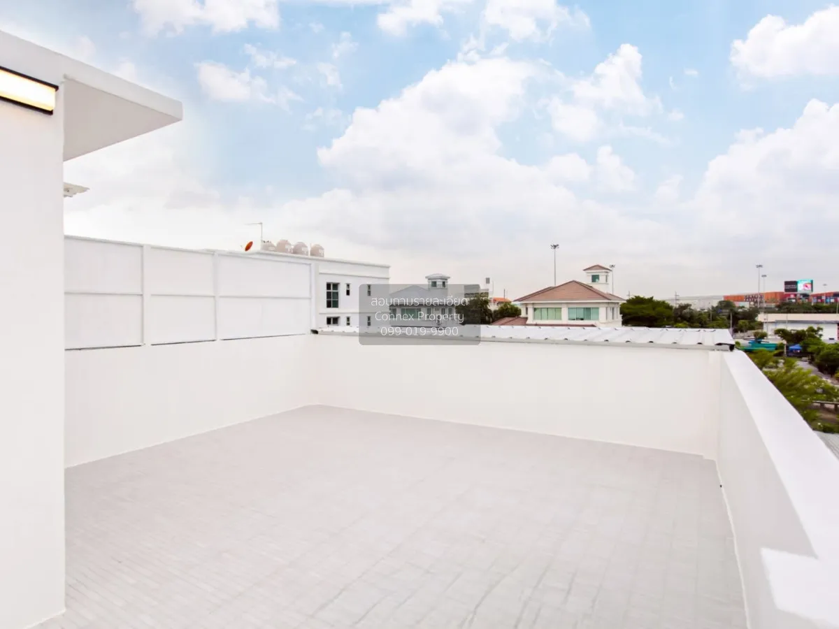 For Sale Townhome, 3-story, located on Ramintra Expressway, Pradi