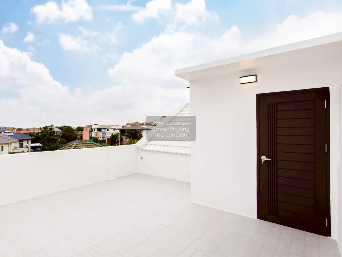 For Sale Townhome, 3-story, located on Ramintra Expressway, Pradi