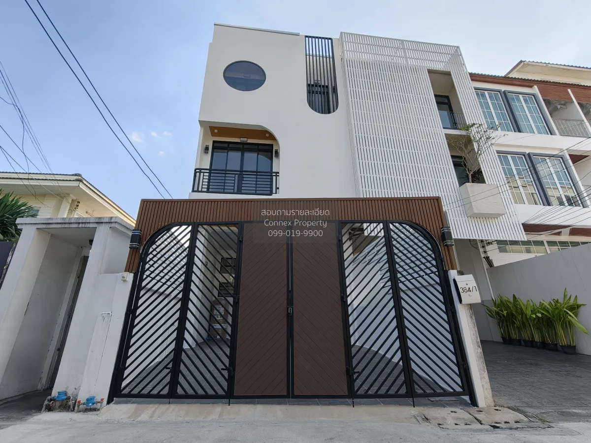 For Sale Townhome, 3-story, located on Ramintra Expressway, Pradi