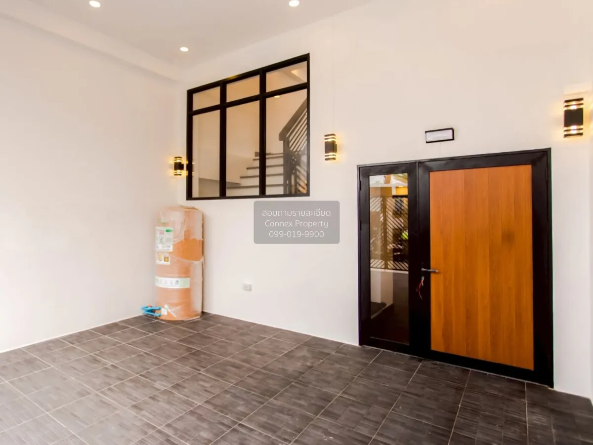 For Sale Townhome, 3-story, located on Ramintra Expressway, Pradi