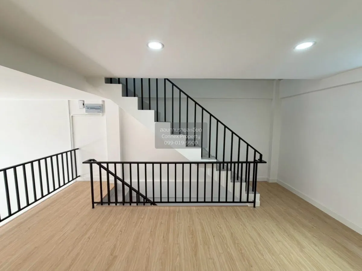 For Sale  3.5-storey commercial building, Suksawat78  ,Samutpraka