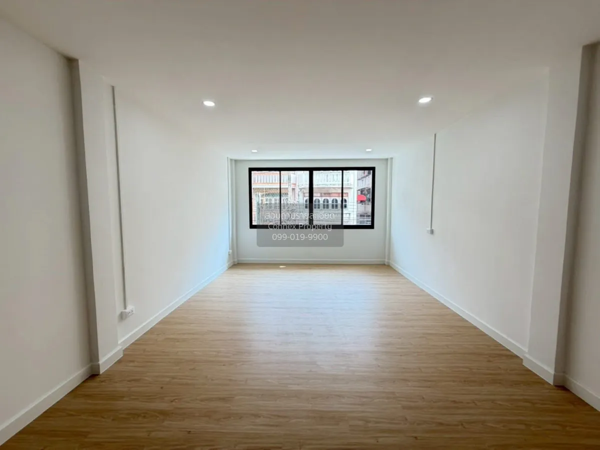 For Sale  3.5-storey commercial building, Suksawat78  ,Samutpraka