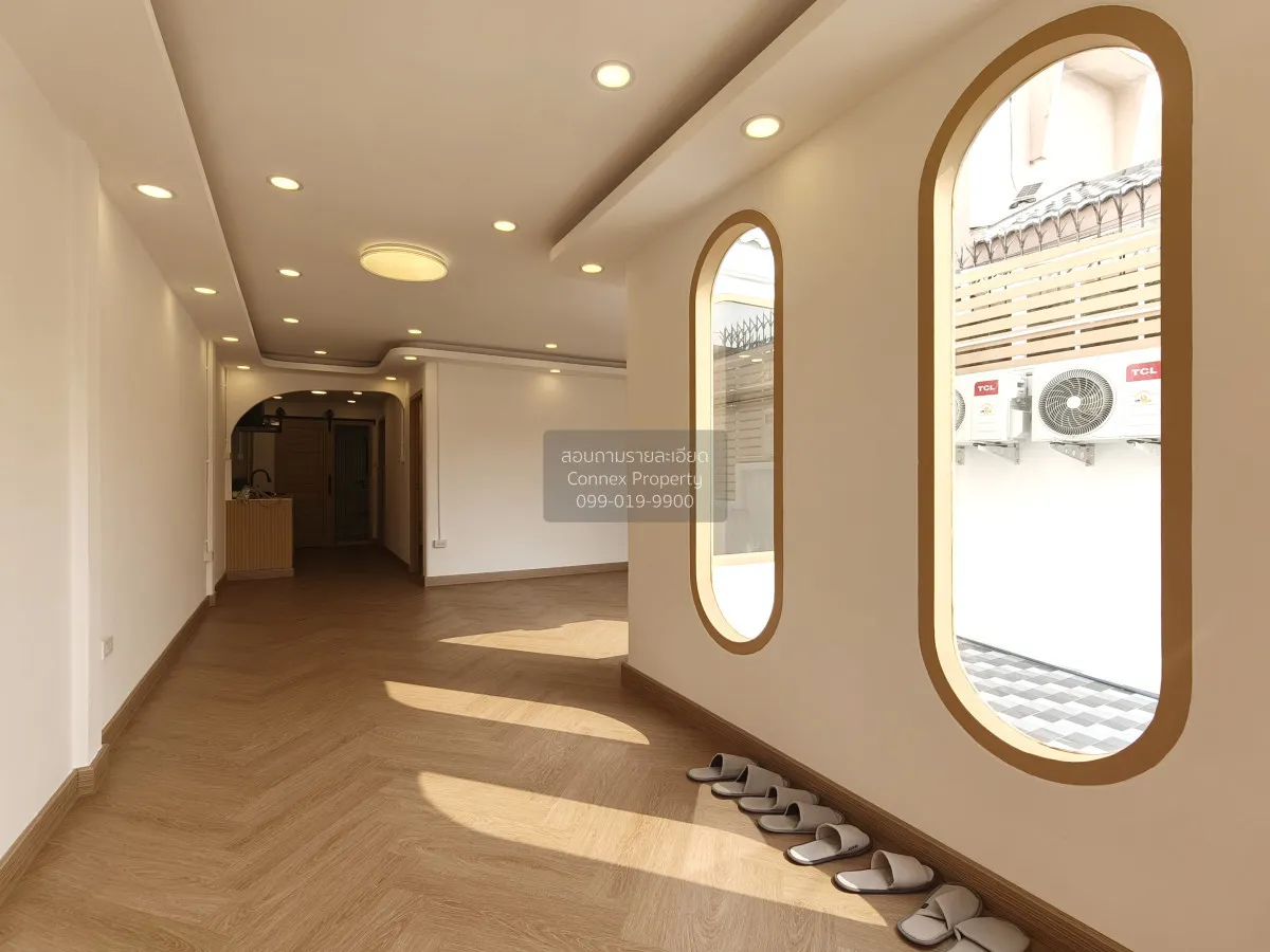 ขายทาวน์เฮ้าส์ ซอยนวลจันทร์ 36 แยก 4 บ้านรีโนเวทใหม่ หลังริม ใกล้