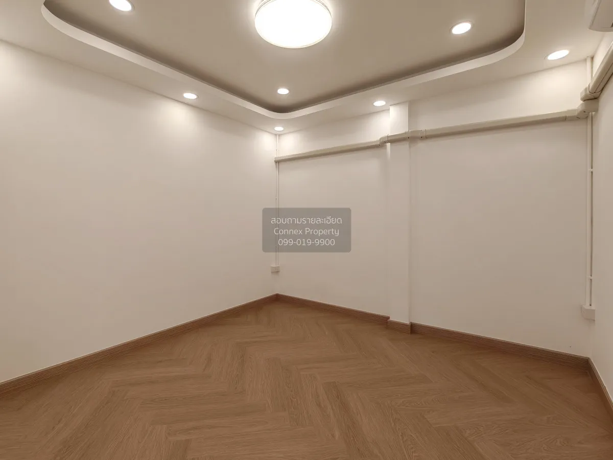 ขายทาวน์เฮ้าส์ ซอยนวลจันทร์ 36 แยก 4 บ้านรีโนเวทใหม่ หลังริม ใกล้