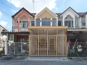 ขายทาวน์เฮ้าส์ นวมินทร์ 135 แยก 4-1 รีโนเวทใหม่ นวมินทร์ เขต บึงกุ่ม กรุงเทพ CX-142478