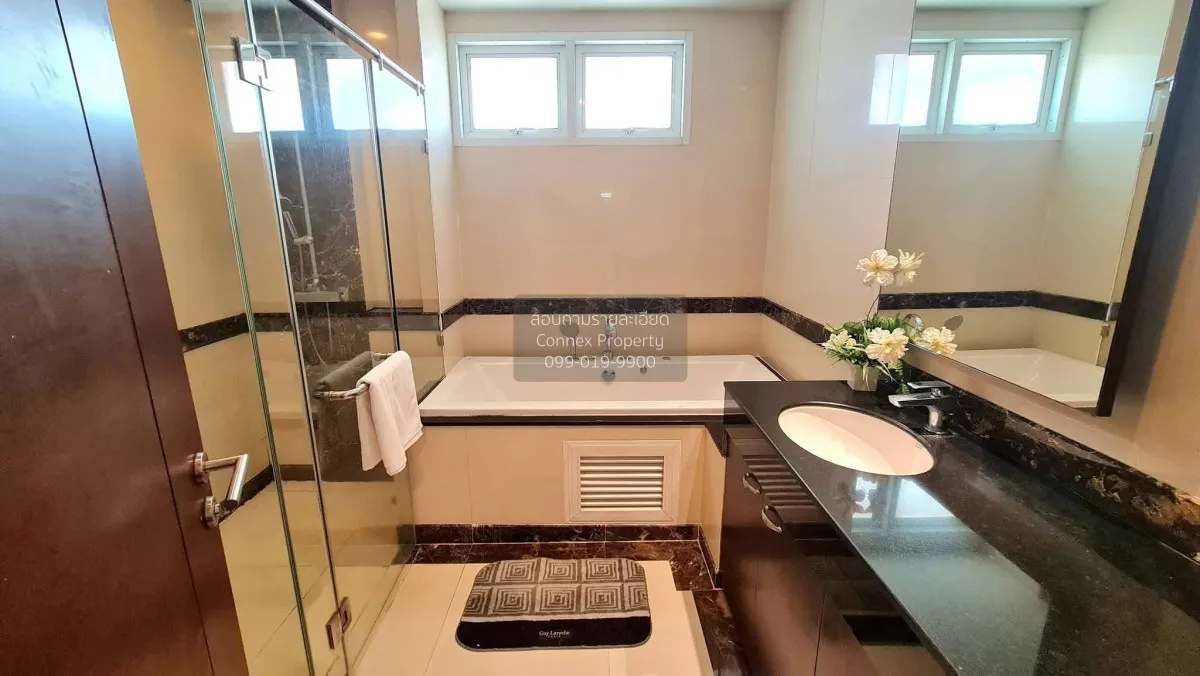 For Rent Condo , Piyathip Place , nice view , corner unit , wide 