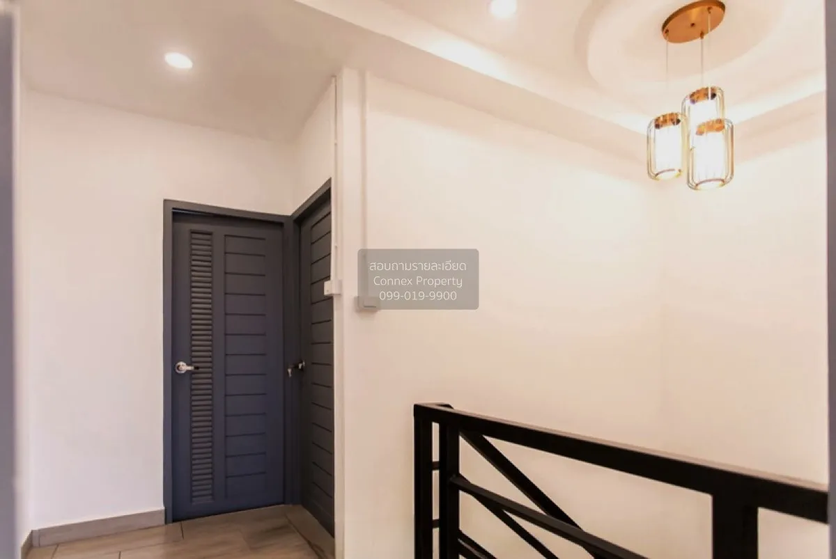 For Sale Townhome, Soi Serithai 17 , corner unit , newly renovate