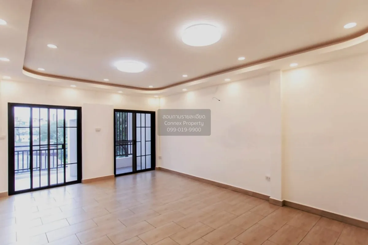 For Sale Townhome, Soi Serithai 17 , corner unit , newly renovate