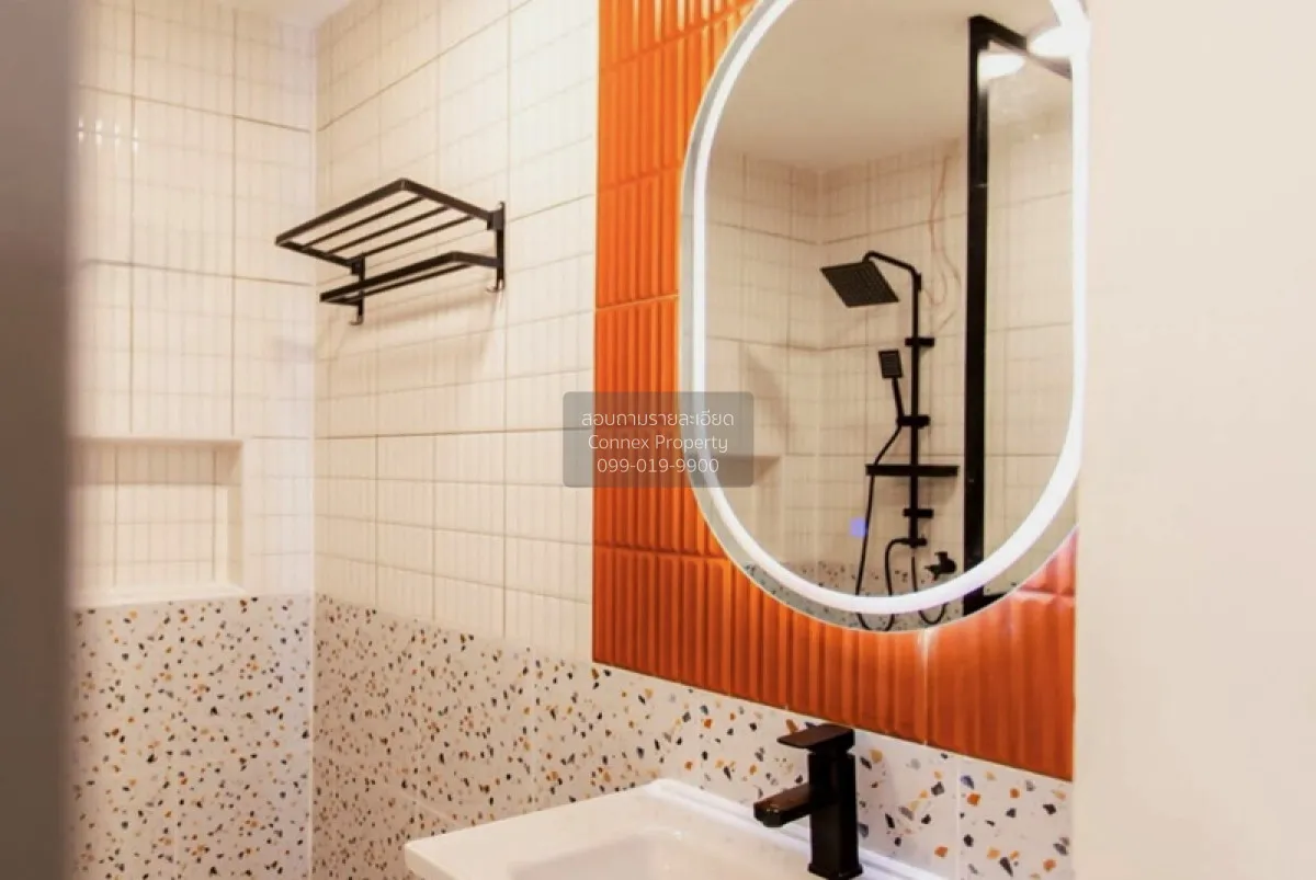 For Sale Townhome, Soi Serithai 17 , corner unit , newly renovate