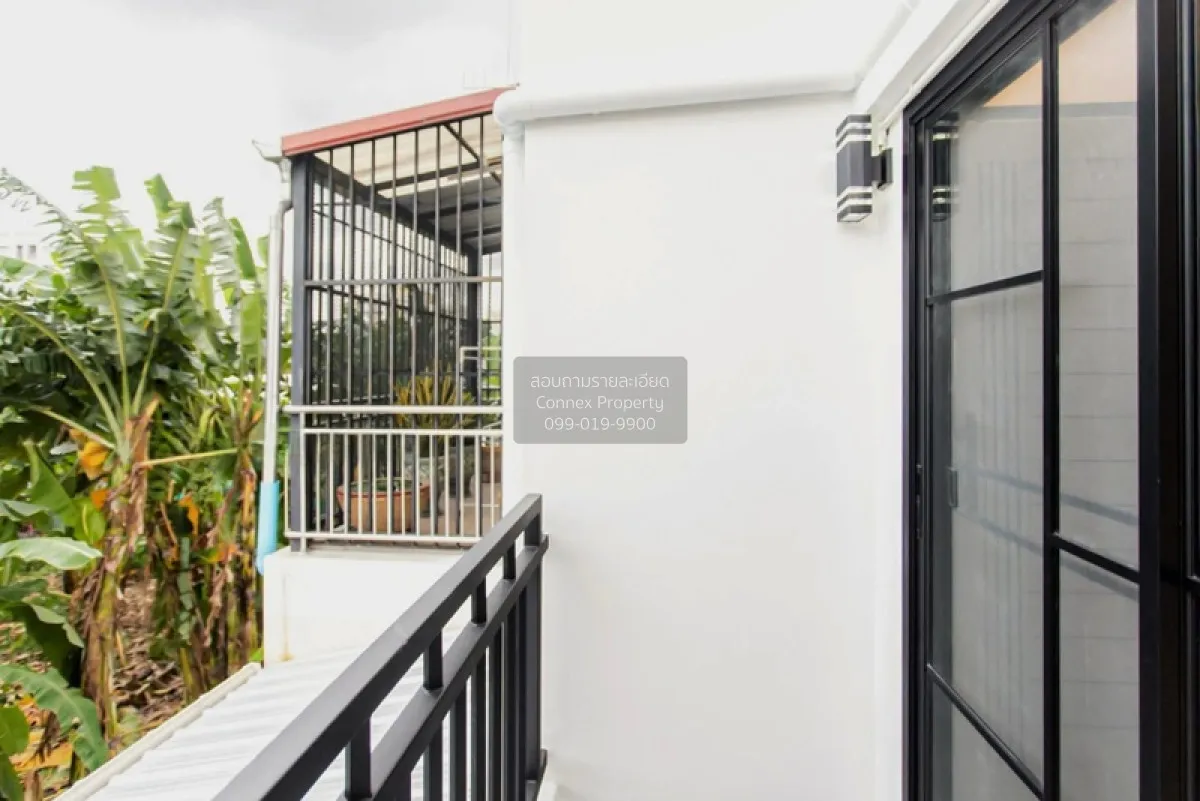 For Sale Townhome, Soi Serithai 17 , corner unit , newly renovate