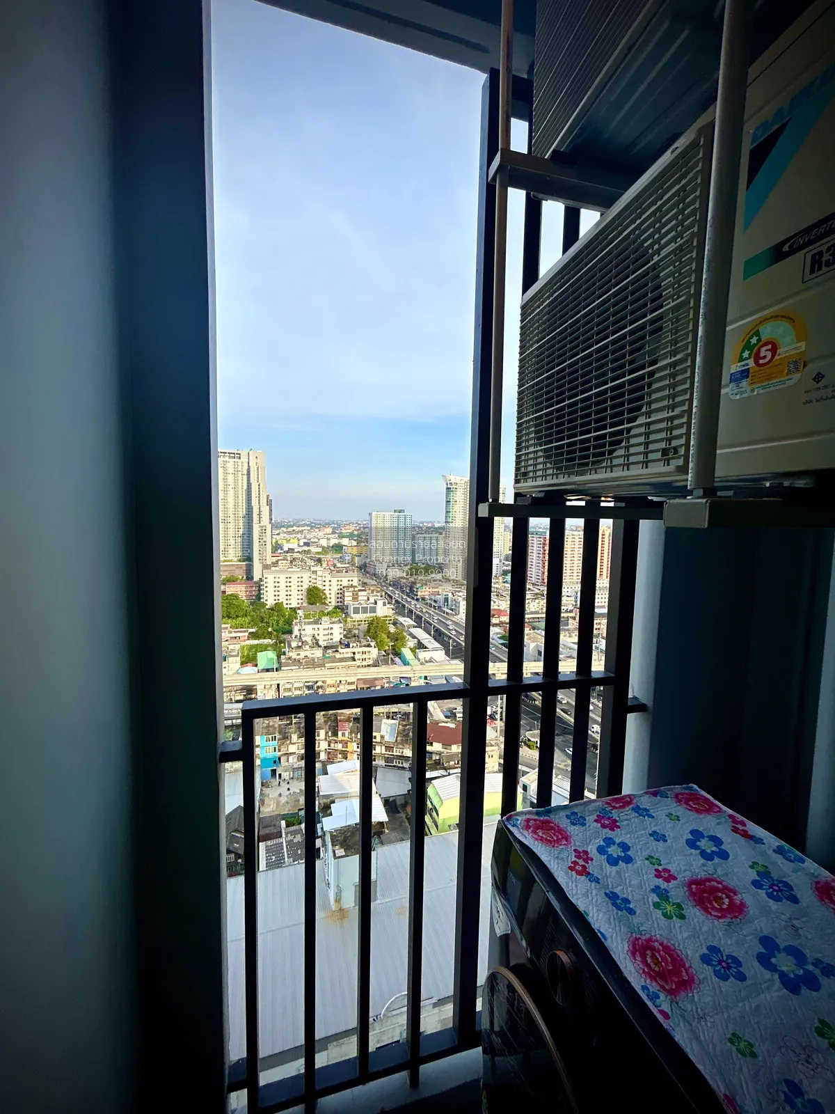 เช่าคอนโด  ไอดีโอ รามคำแหง - ลำสาลี สเตชั่น MRT-ลำสาลี (สายสีเหลื