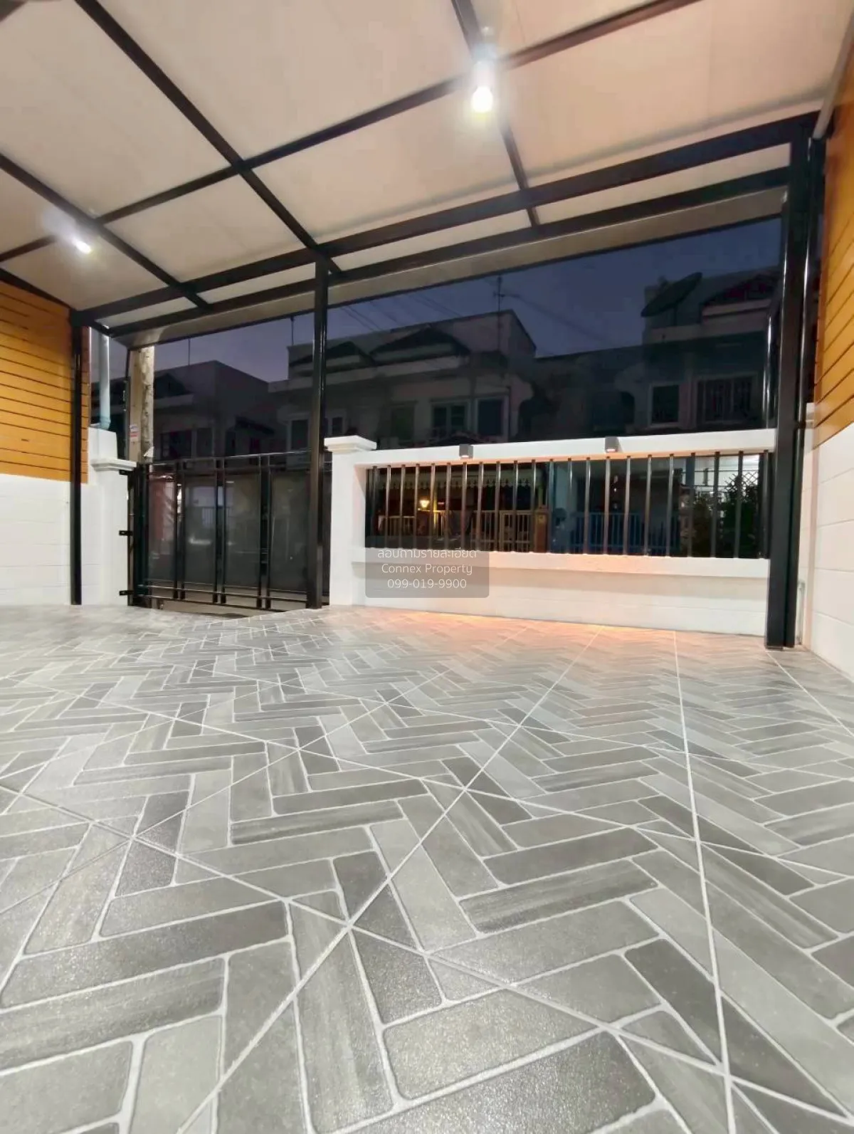 ขายทาวน์เฮ้าส์/ทาวน์โฮม  บ้าน จันทริน หน้ากว้าง รีโนเวทใหม่ บางรั 4