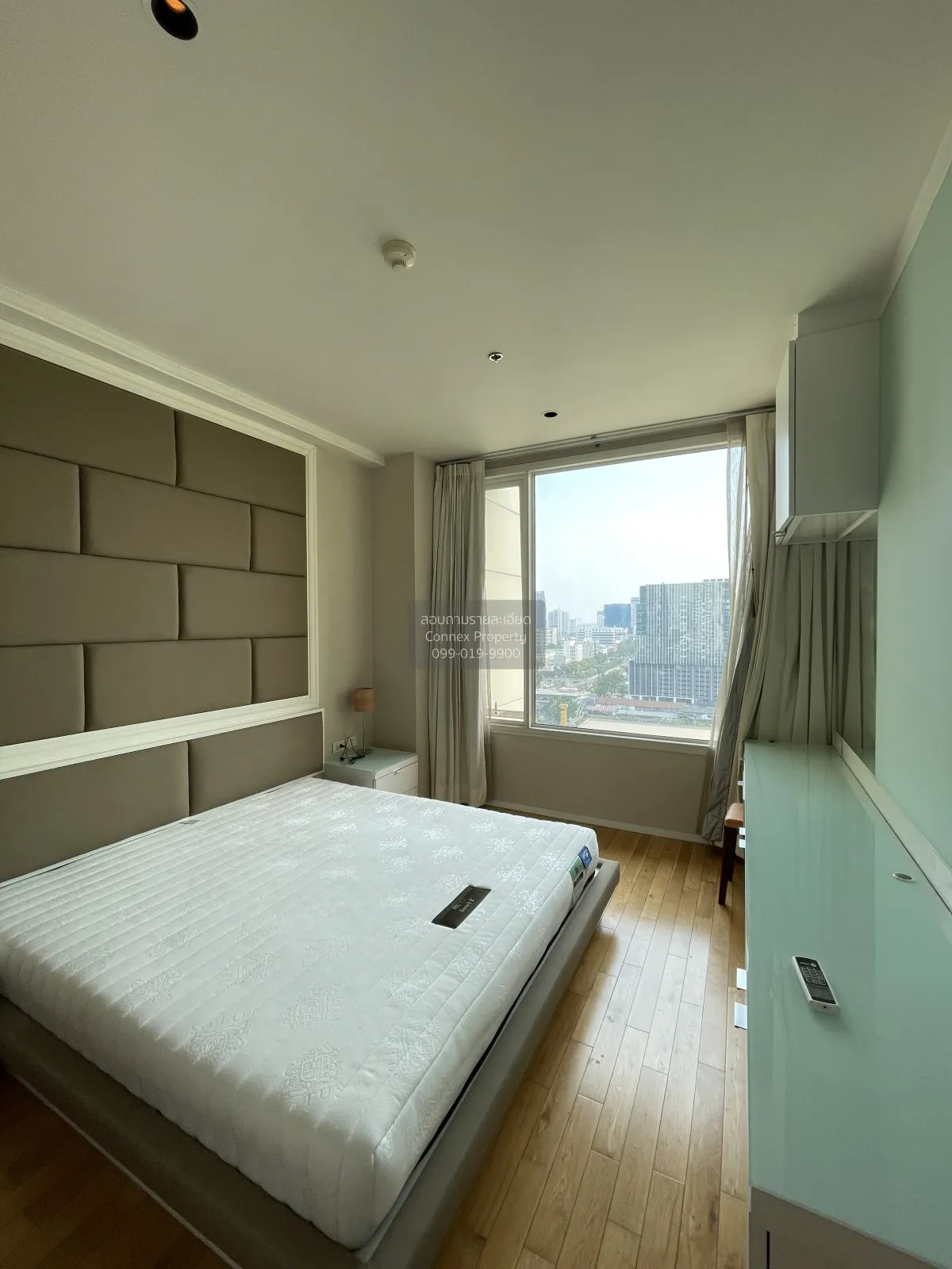 For Rent Condo , The Empire Place , corner unit , wide frontage ,