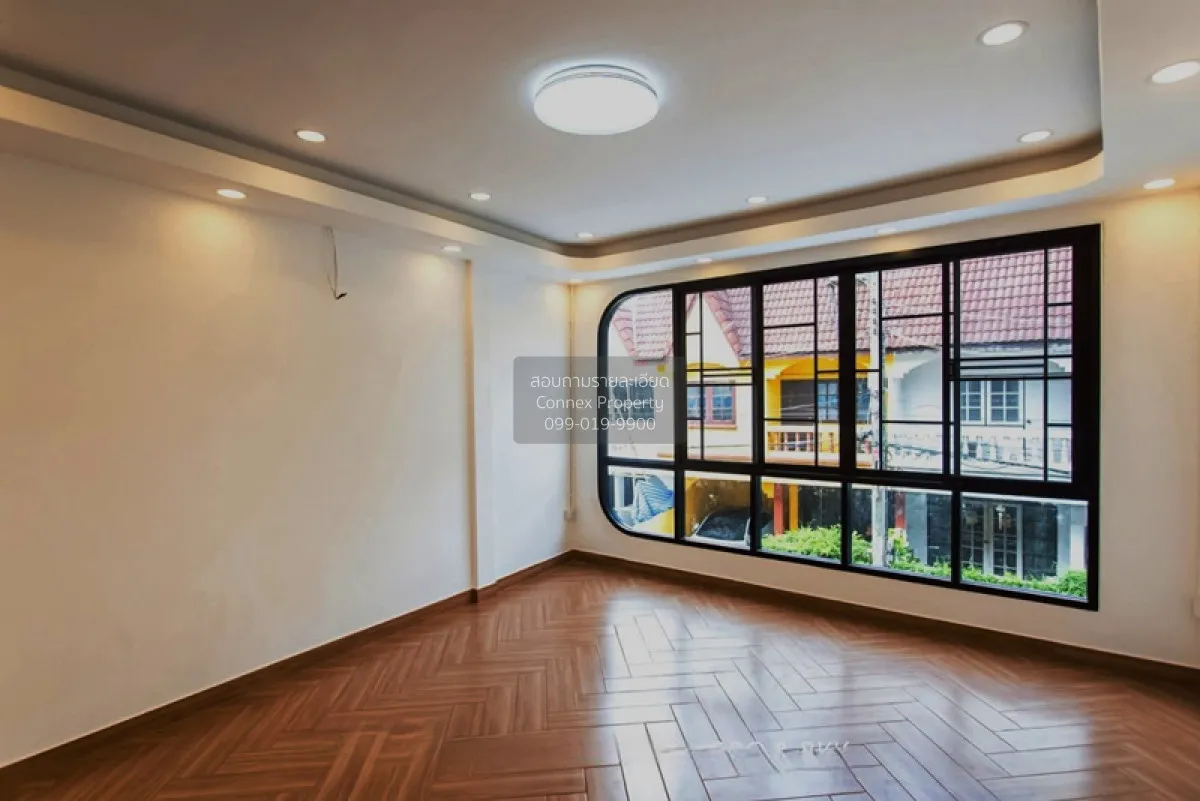 ขายทาวน์เฮ้าส์/ทาวน์โฮม  ประชากรไทย ลาดพร้าว 93 หน้ากว้าง รีโนเวท